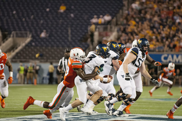 Miami Hurricanes DL, Joe Jackson, sacks Sklyer Howard
