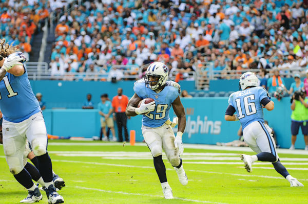 DeMarco Murray looks for an opening