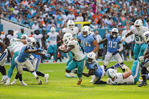 Jay Ajayi tries to avoid to tackle