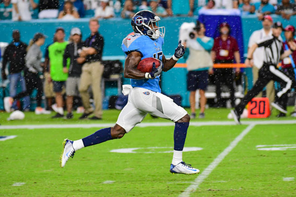 Tennessee Titans wide receiver Darius Jennings (15) runs back a kickoff for a touchdown