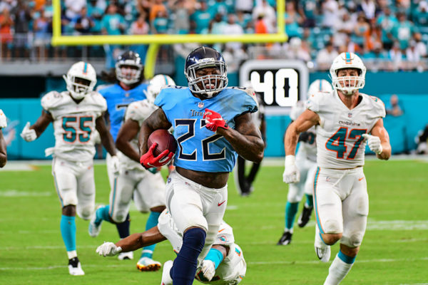 Tennessee Titans running back Derrick Henry (22) runs up the sidelines