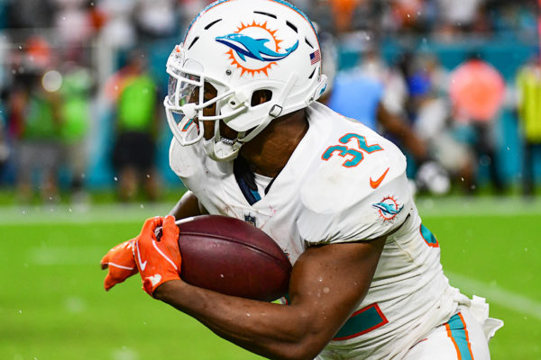Miami Dolphins running back Kenyan Drake (32)