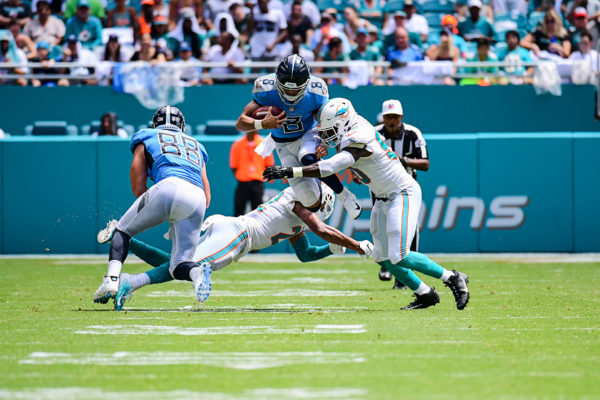 Tennessee Titans quarterback Marcus Mariota (8) tries to leap between defenders