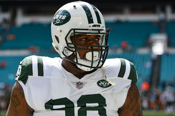 New York Jets defensive tackle Mike Pennel (98)