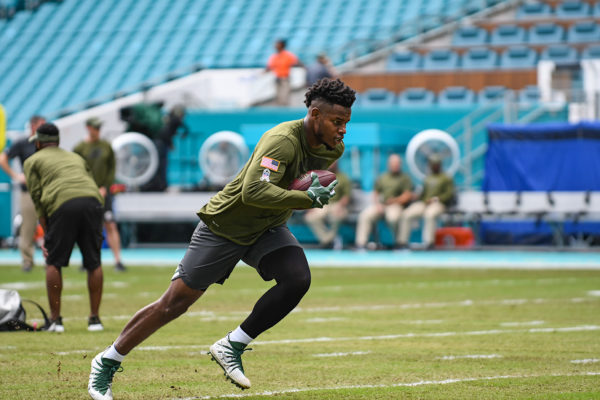 New York Jets tight end Chris Herndon (89) warming up