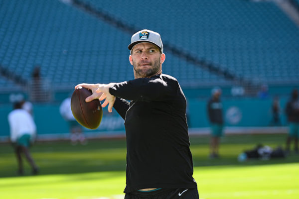Jacksonville Jaguars quarterback Blake Bortles (5) warming up