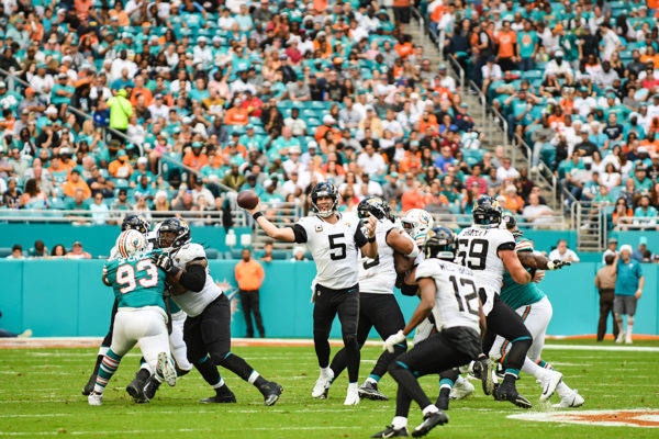 Jacksonville Jaguars quarterback Blake Bortles (5) looks to throw a pass