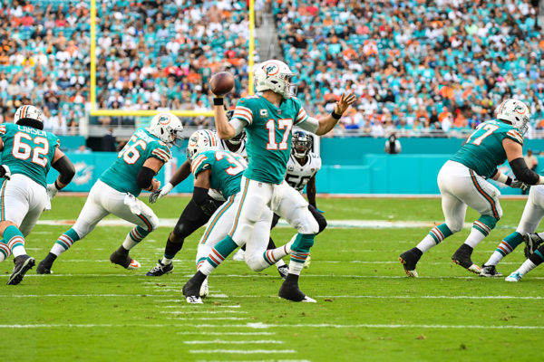 Miami Dolphins quarterback Ryan Tannehill (17)